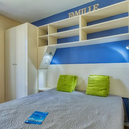 Holiday home Domaine Golf Resort-2 By Interhome Lacanau